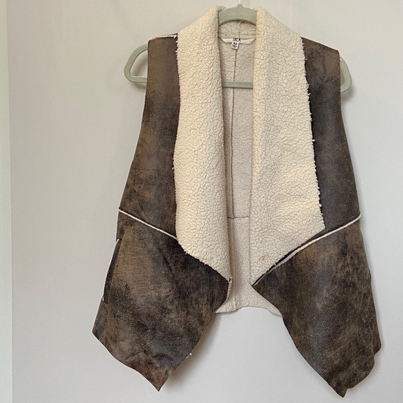 Sheep Skin Vest - Picture 4 of 6